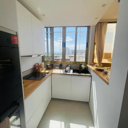 Spectacular Views In Center Apartman