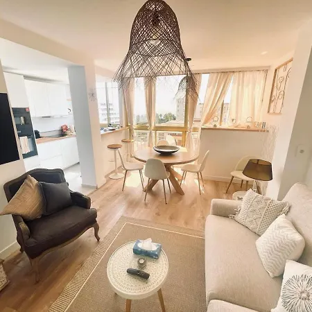 Spectacular Views In Center Apartman
